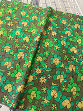 Load image into Gallery viewer, Clover Topknot Headband
